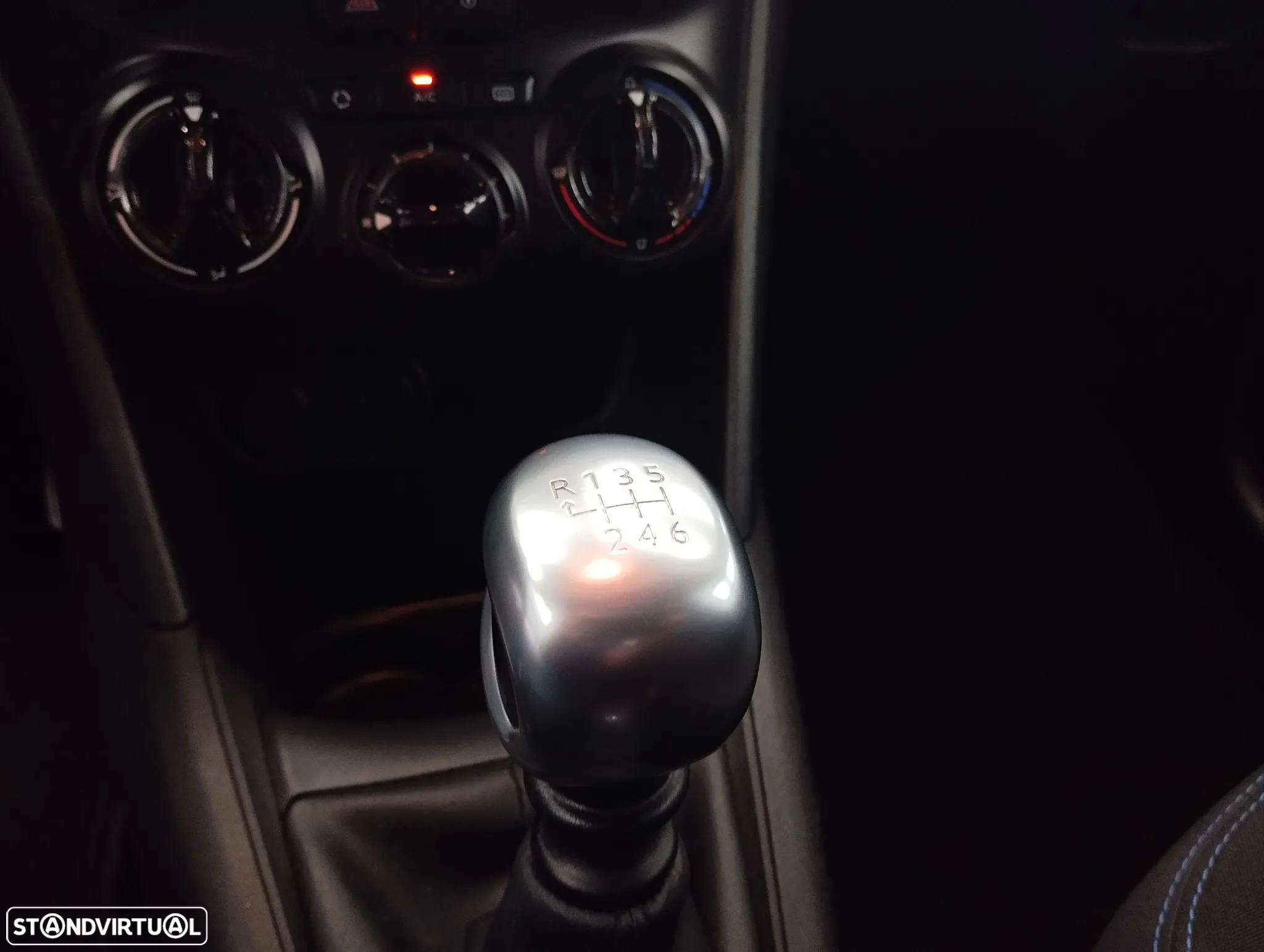 Peugeot 208 1.5 BlueHDi Signature - 30
