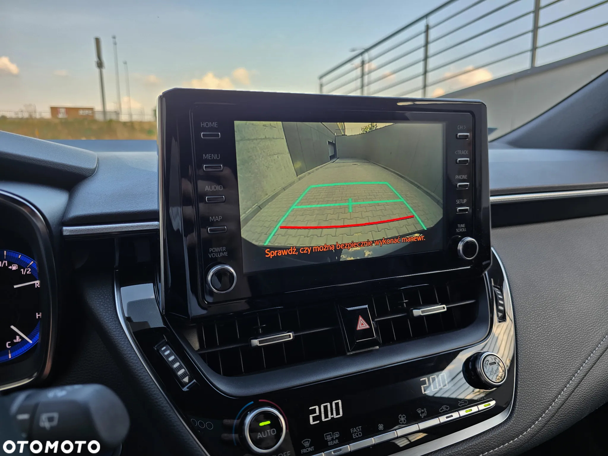 Toyota Corolla 1.8 Hybrid Executive - 27