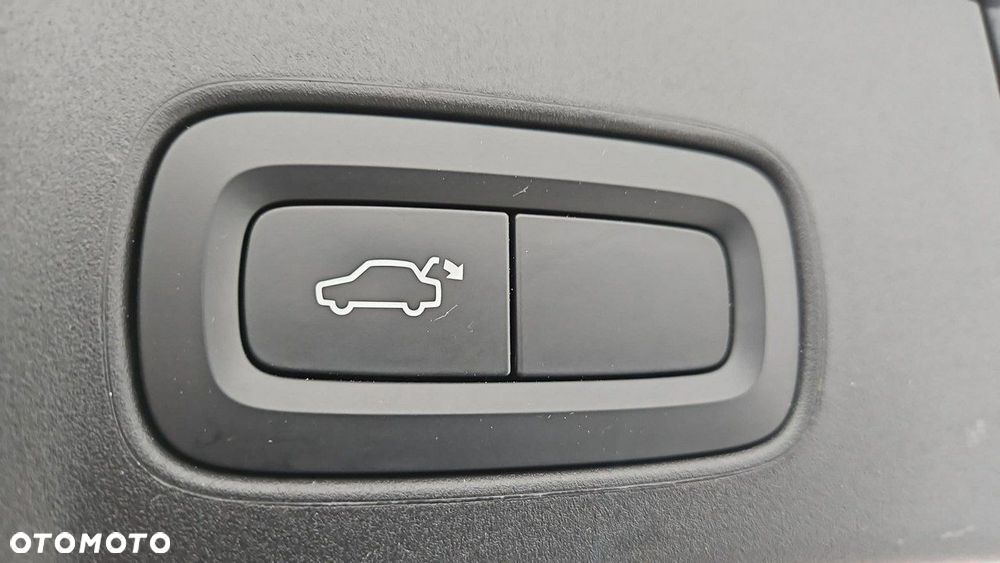 Volvo V90 D4 SCR Momentum Pro - 25