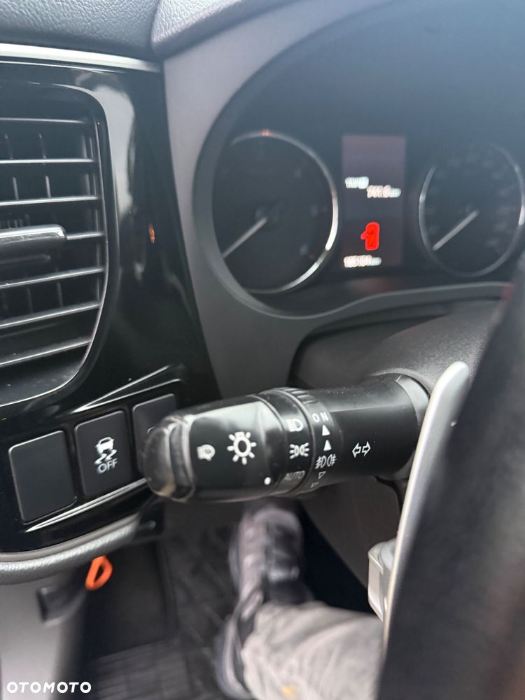 Mitsubishi Outlander - 22
