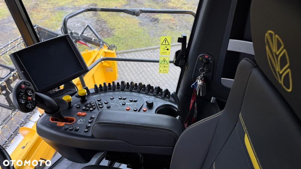 New Holland CR9.90 - 10
