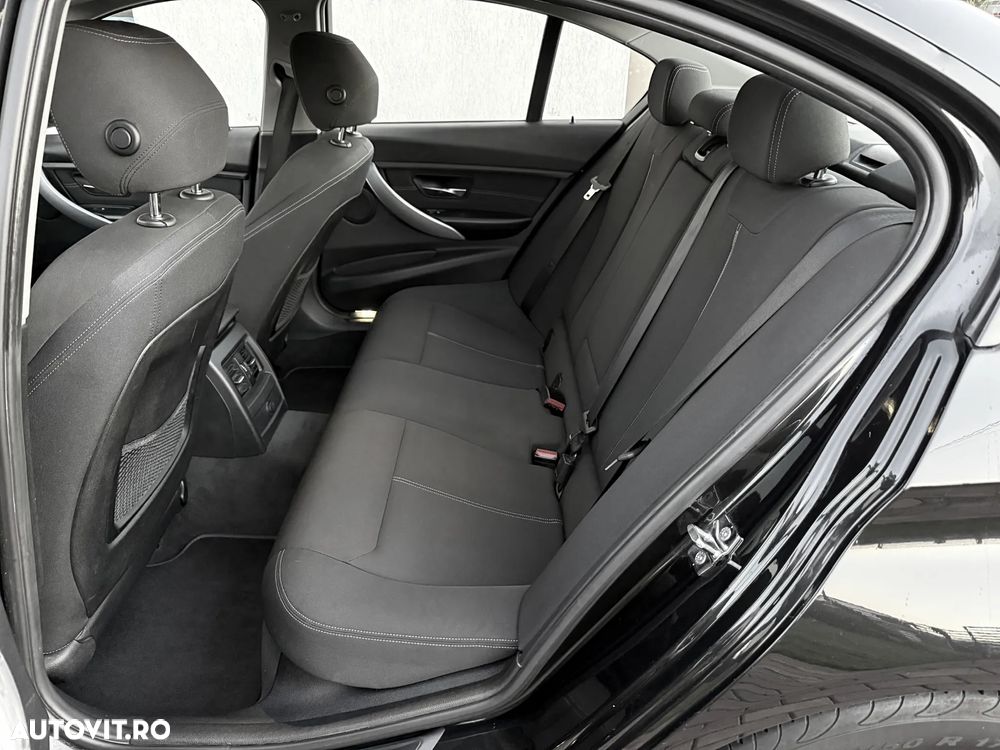 BMW Seria 3 320d Aut. Sport Line - 9