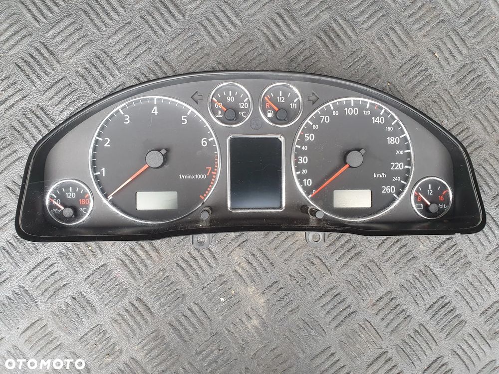 Licznik Audi A6 C5 2.4 V6 4B0920931C  EUROPA - 1