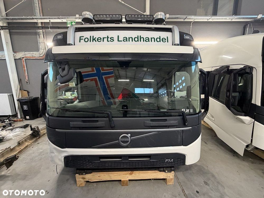 KABINA KOMPLETNA VOLVO GLOBETROTTER FM5 EURO6 - 1