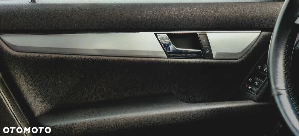 Mercedes-Benz Klasa C 300 7G-TRONIC - 22