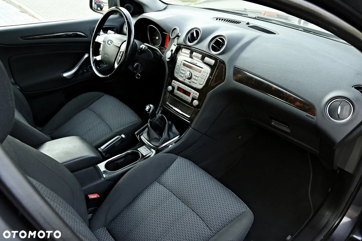 Ford Mondeo 2.0 Ghia - 7