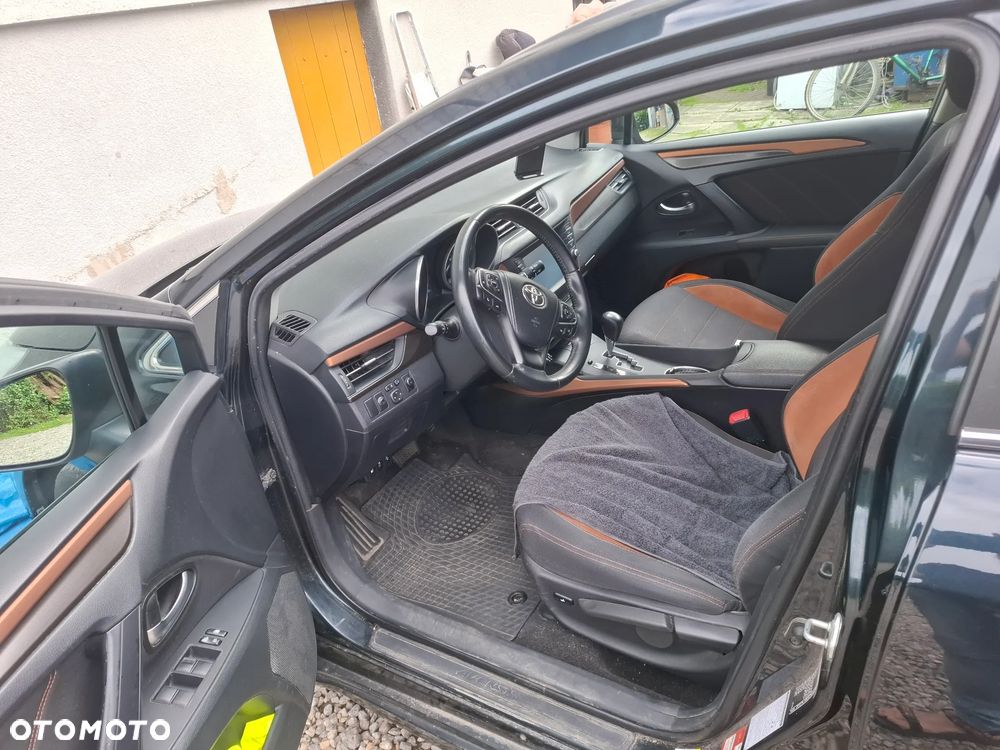 Toyota Avensis 1.8 Premium MS - 6