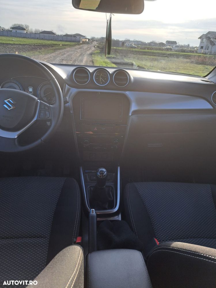 Suzuki Vitara 1.0 Passion - 6