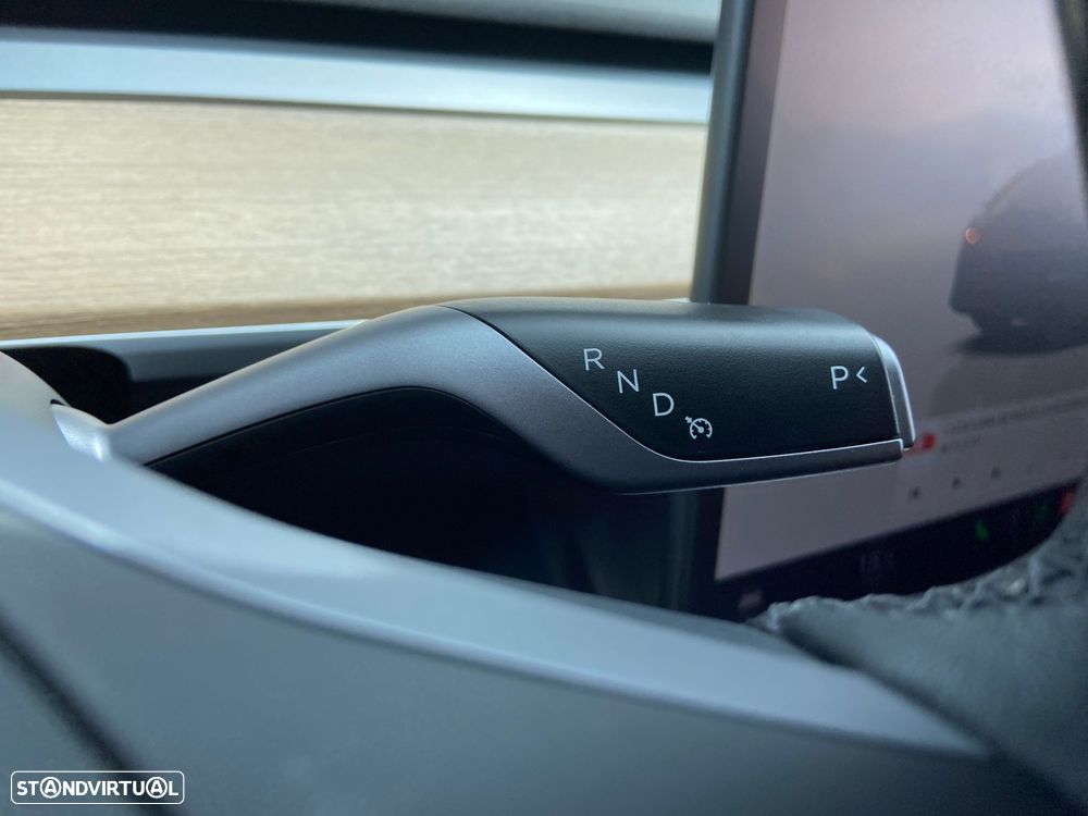 Tesla Model Y Long Range Dual Motor AWD - 14