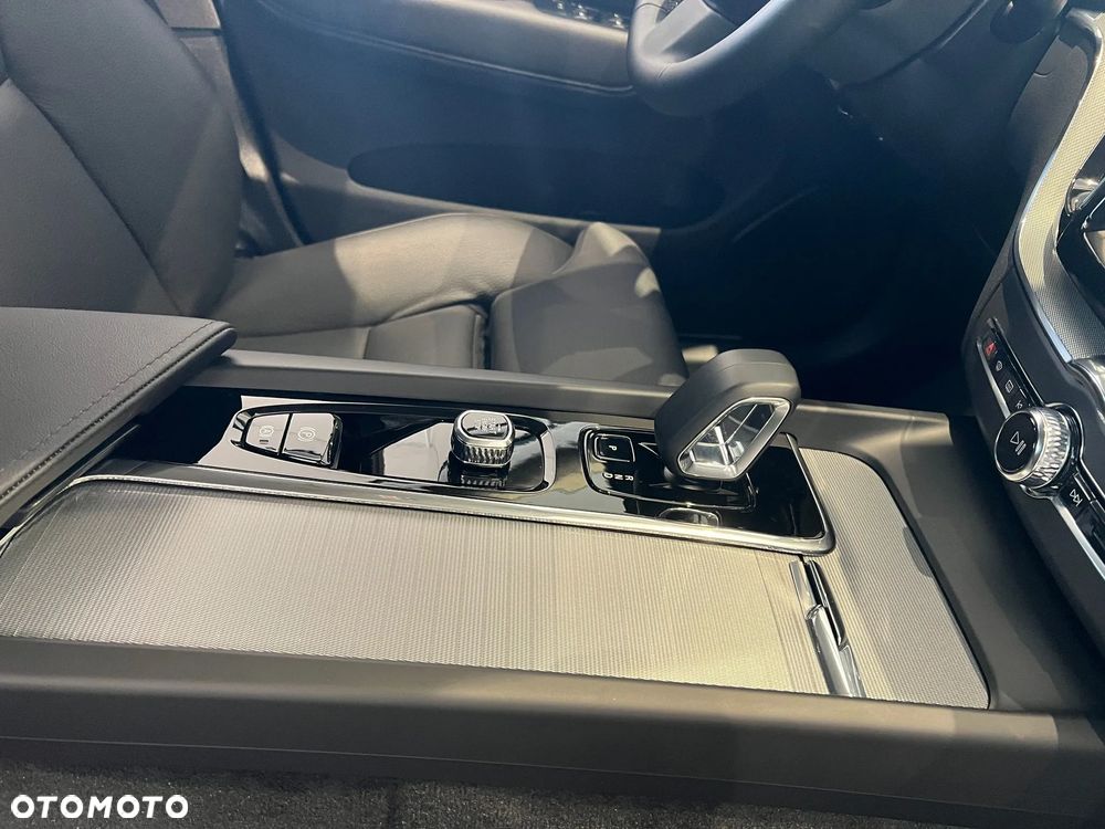 Volvo XC 60 B5 B AWD Geartronic RDesign - 24