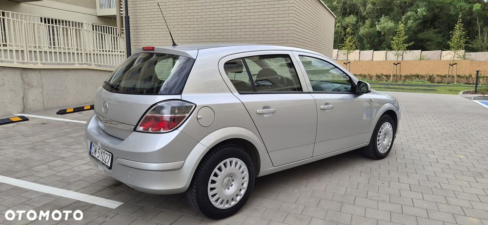 Opel Astra 1.6 Essentia - 4