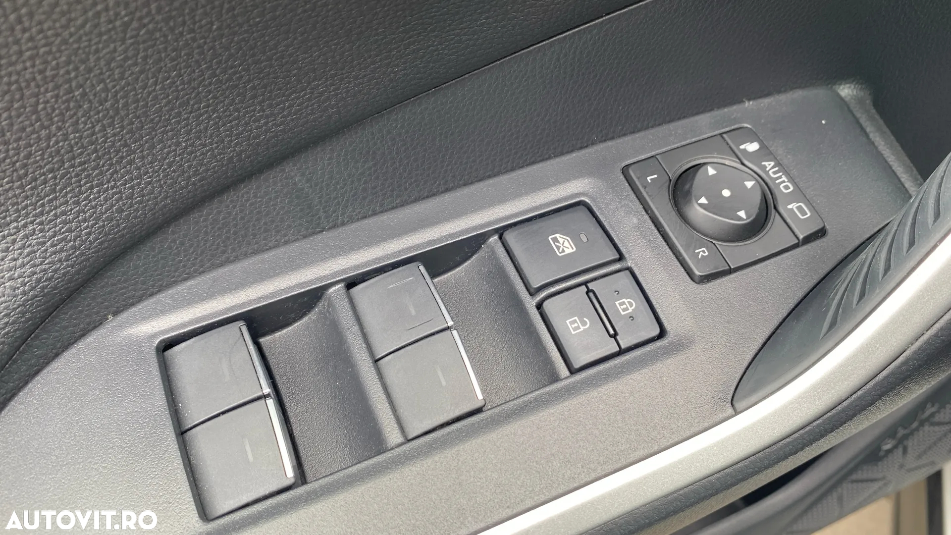 Toyota RAV4 2.5 Hybrid VVT-iE 4x4 Luxury - 12