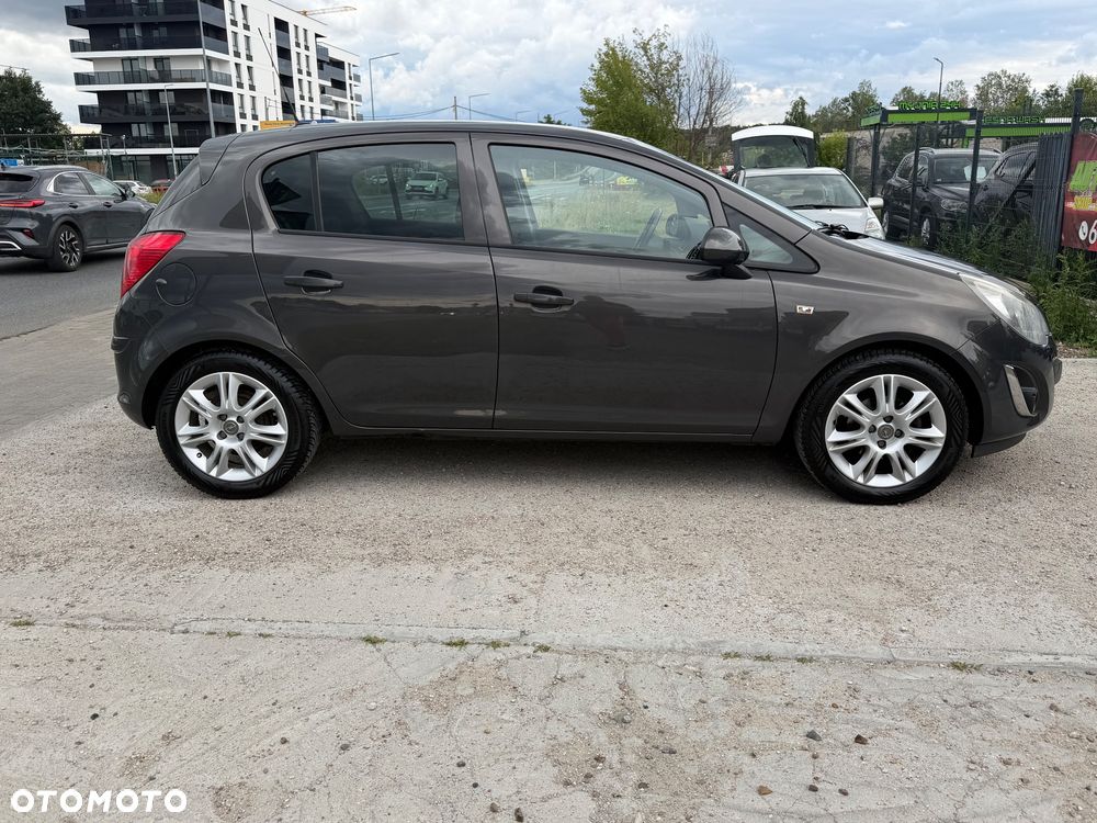 Opel Corsa 1.2 16V Cosmo - 4