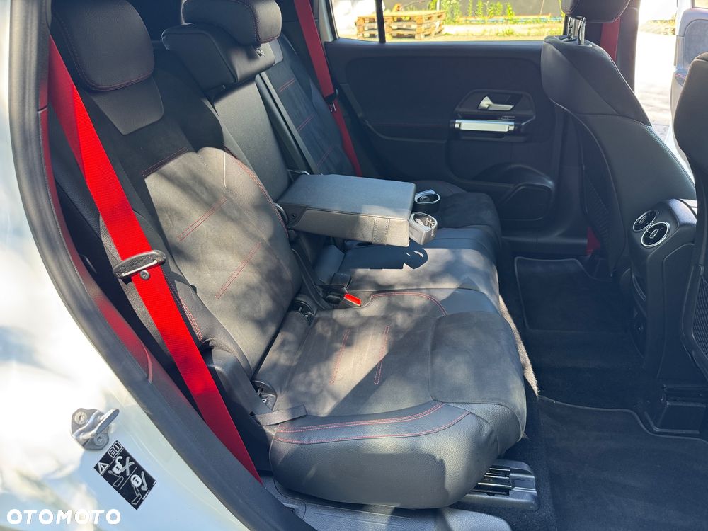 Mercedes-Benz GLB - 23