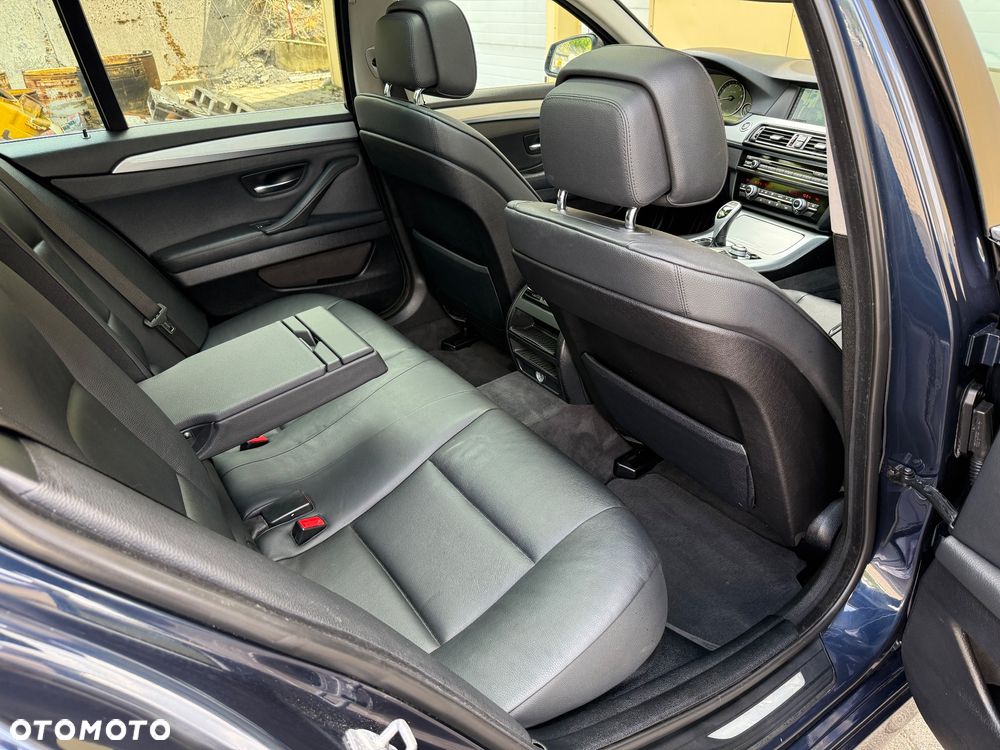 BMW Seria 5 530i Touring - 17