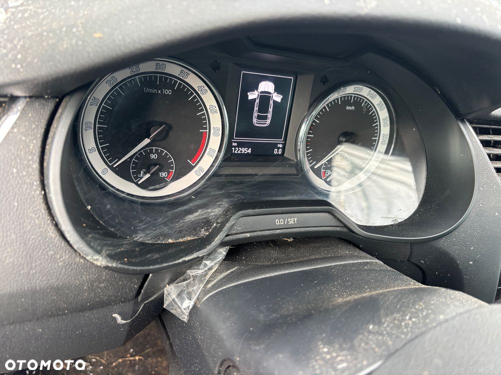 Skoda Octavia 2.0 TDI DSG Premium Edition - 11