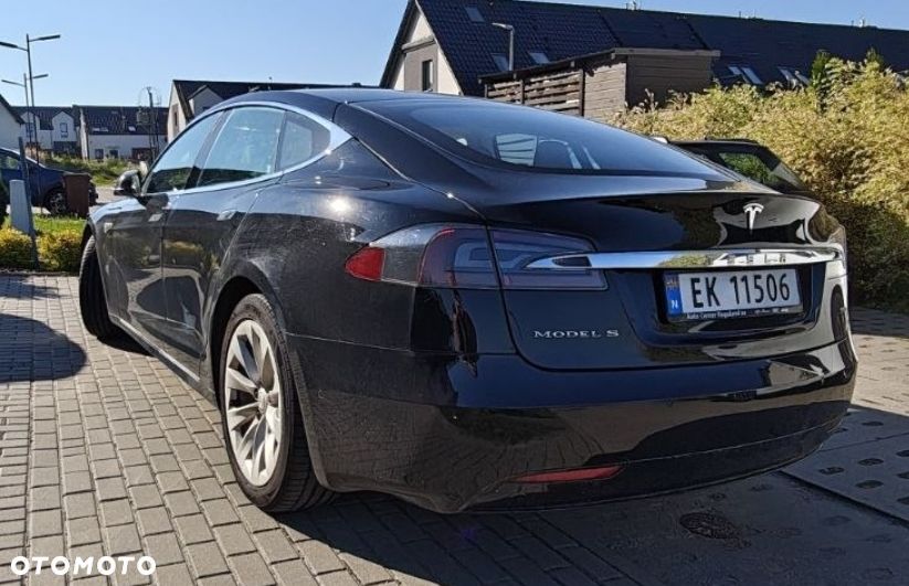Tesla Model S - 10