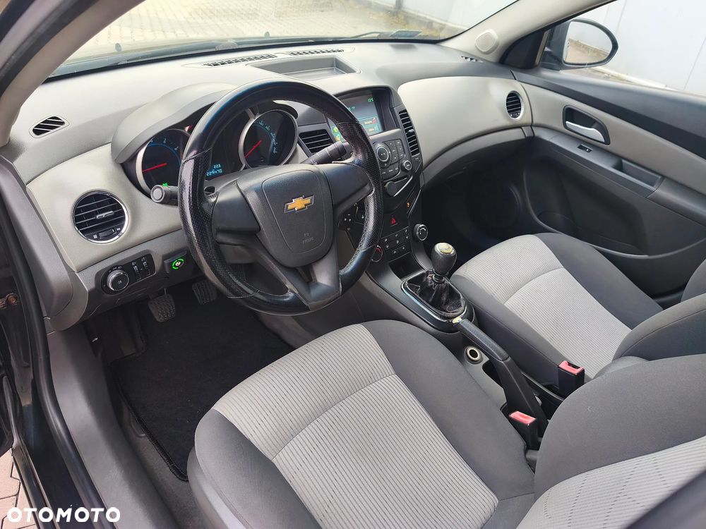 Chevrolet Cruze - 38