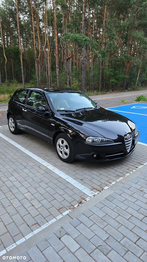 Alfa Romeo 147 1.9 JTD 16V M-Jet Distinctive - 1