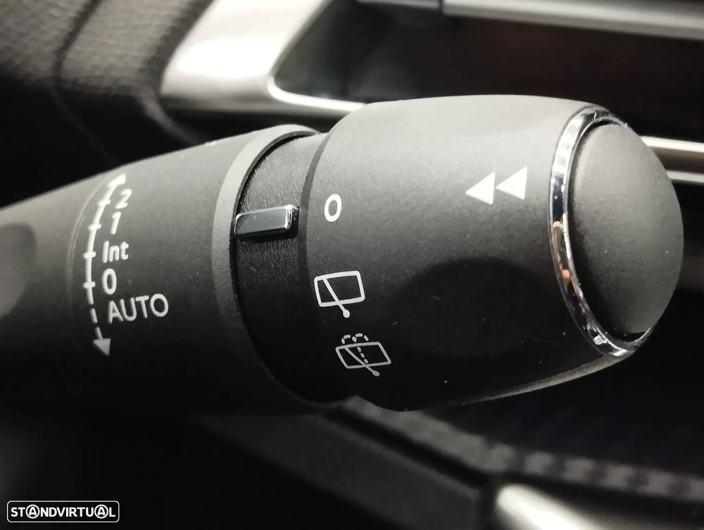 Peugeot 5008 1.2 PureTech Allure EAT8 - 26