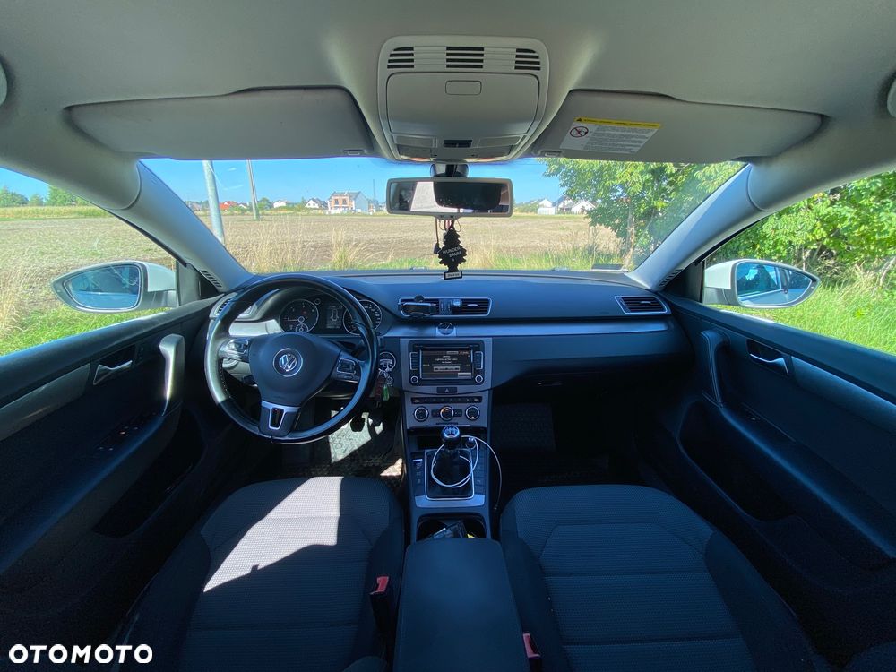 Volkswagen Passat 2.0 TDI Comfortline - 14