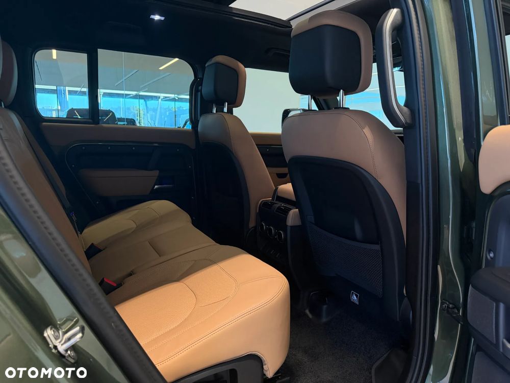 Land Rover Defender - 30
