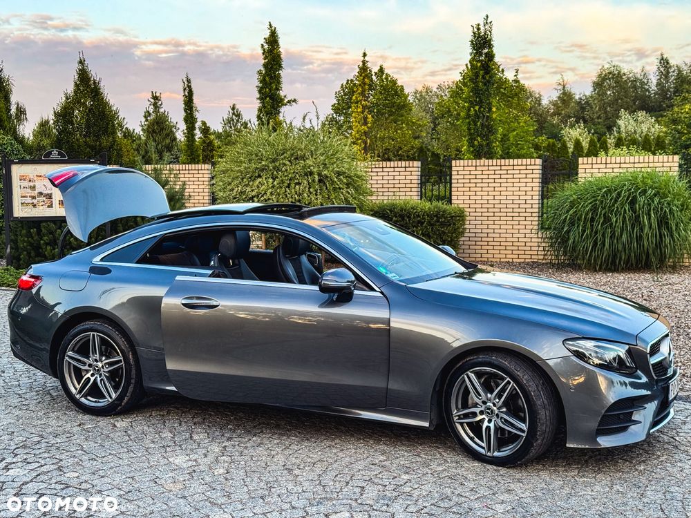 Mercedes-Benz Klasa E 220 d Coupe 4-Matic 9G-TRONIC - 22