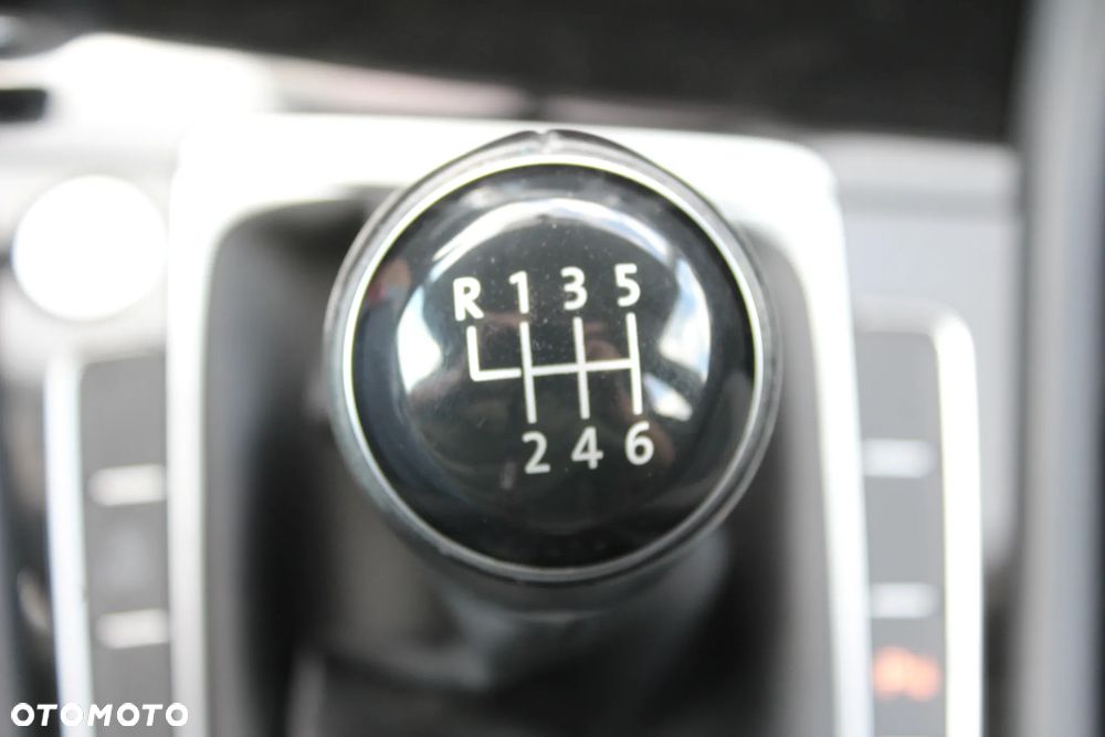 Volkswagen Golf 2.0 TDI SCR Comfortline - 24