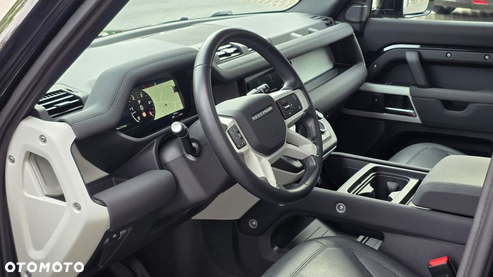 Land Rover Defender - 17
