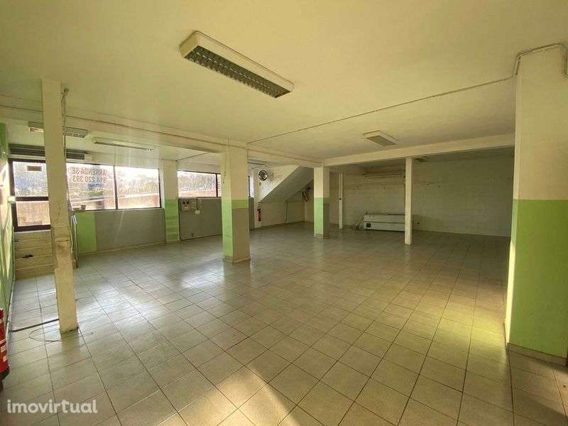 Loja com 184m2 próxima campo de futebol da Sanjoanense - Grande imagem: 3/9