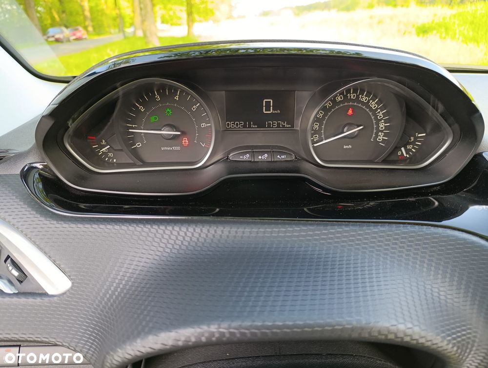 Peugeot 2008 - 12