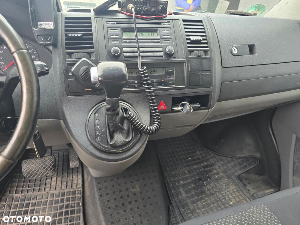 Volkswagen Caravelle - 11