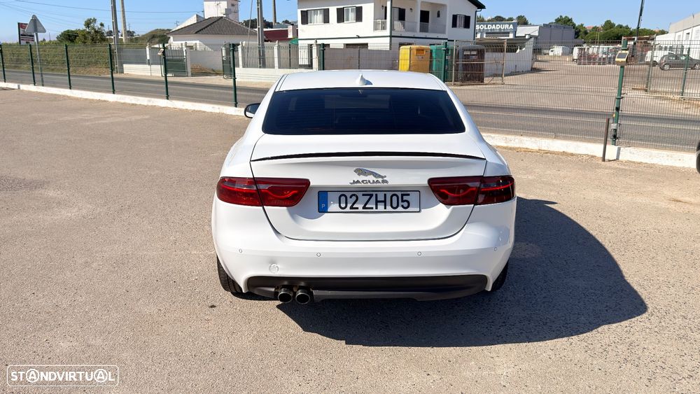 Jaguar XE 20d Aut. Pure - 2