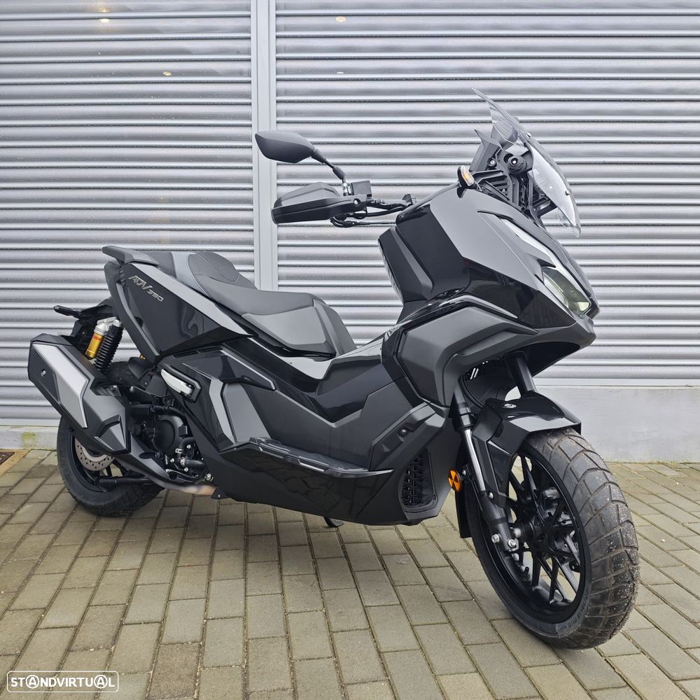 Honda ADV 350 - 1
