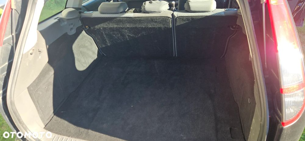 Ford Focus 1.8 FF Ambiente - 9