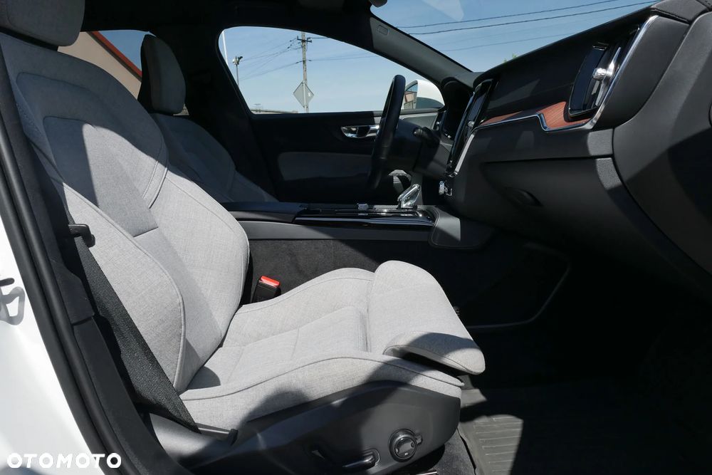 Volvo V60 T6 AWD Recharge Geartronic Inscription - 23