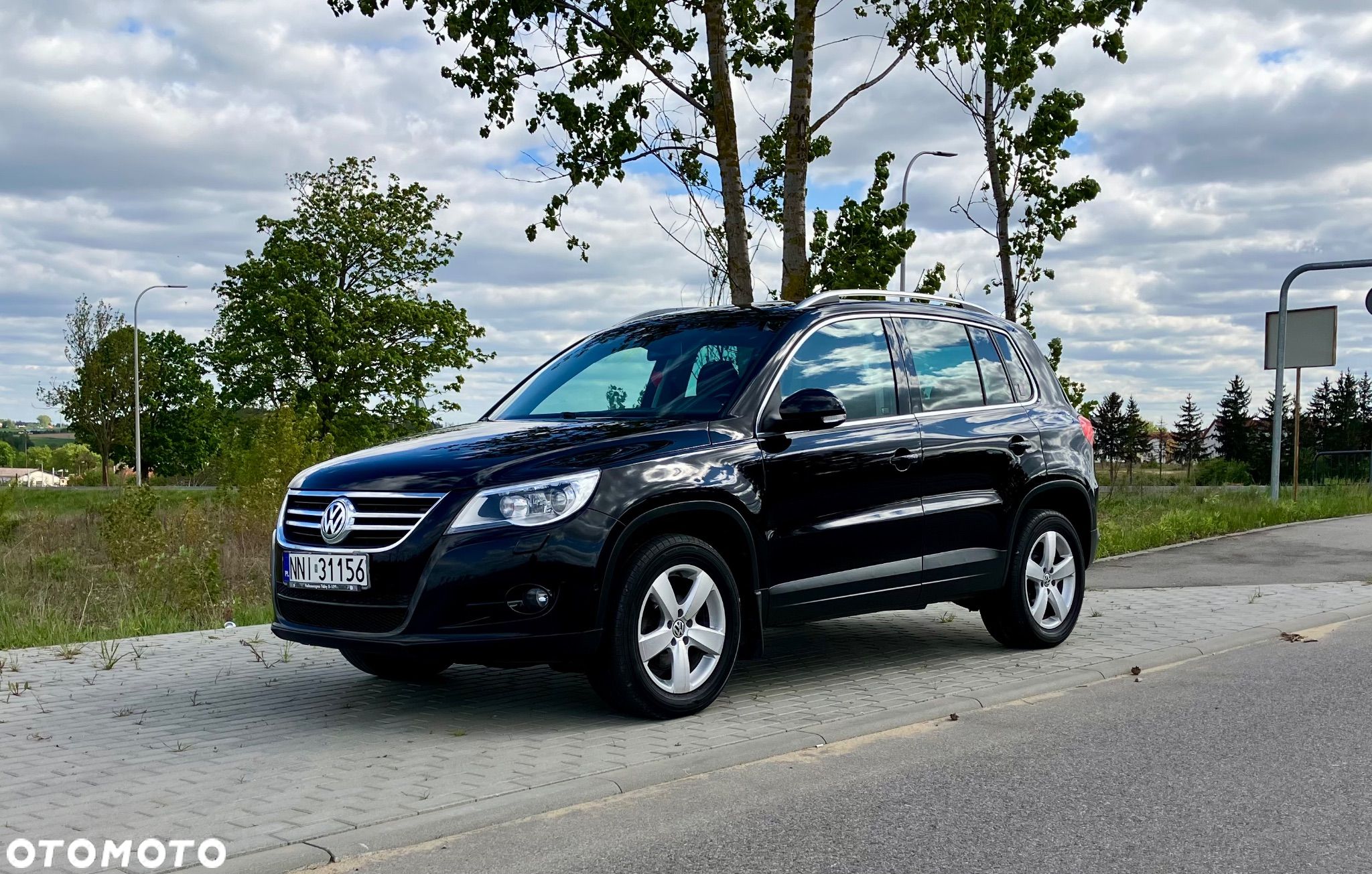 Volkswagen Tiguan - 1