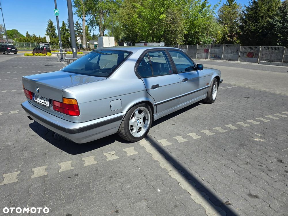BMW Seria 5 525i - 4