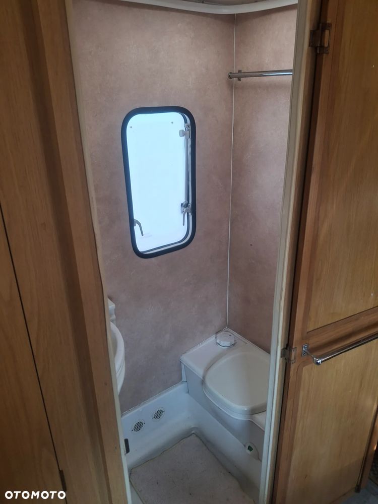 SWIFT challenger 440se - 16