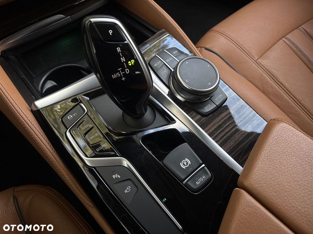 BMW Seria 5 530d xDrive - 16