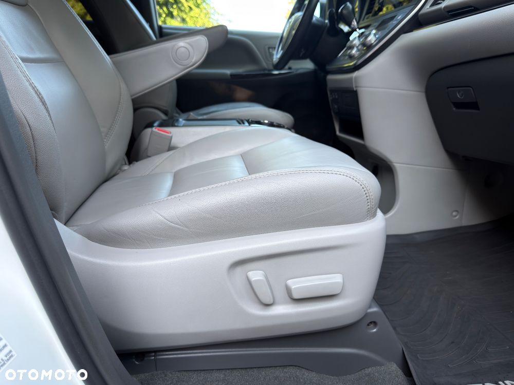 Toyota Sienna 3.5 V6 XLE AWD - 27