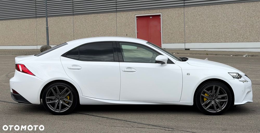 Lexus IS 300h F Sport - 12