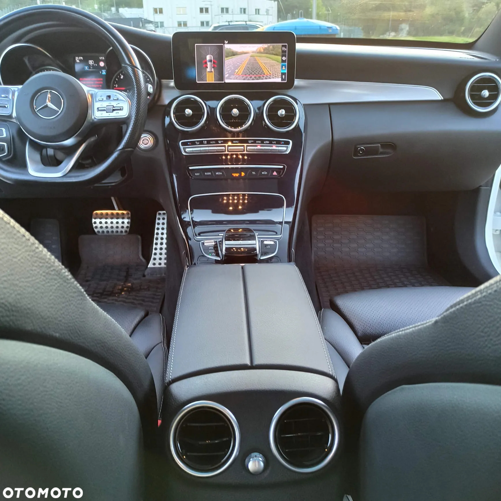 Mercedes-Benz Klasa C 220 d 4Matic T 9G-TRONIC AMG Line - 3