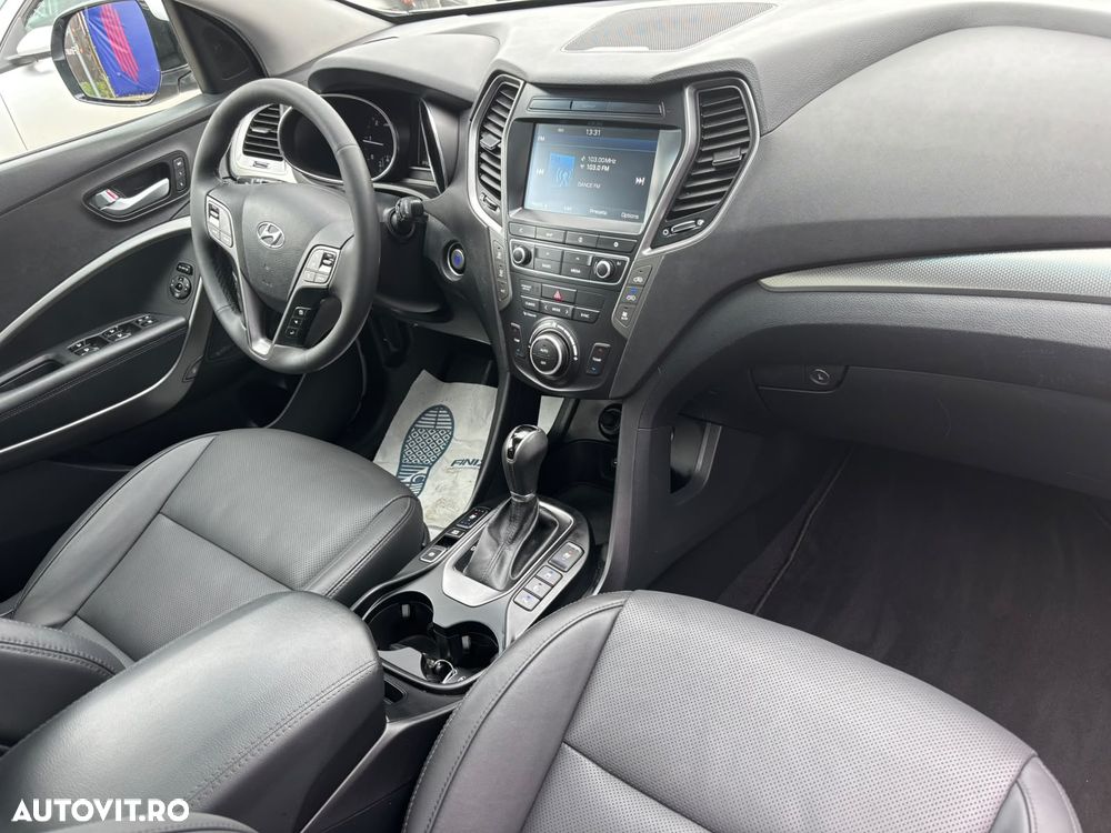 Hyundai Grand Santa Fe - 25