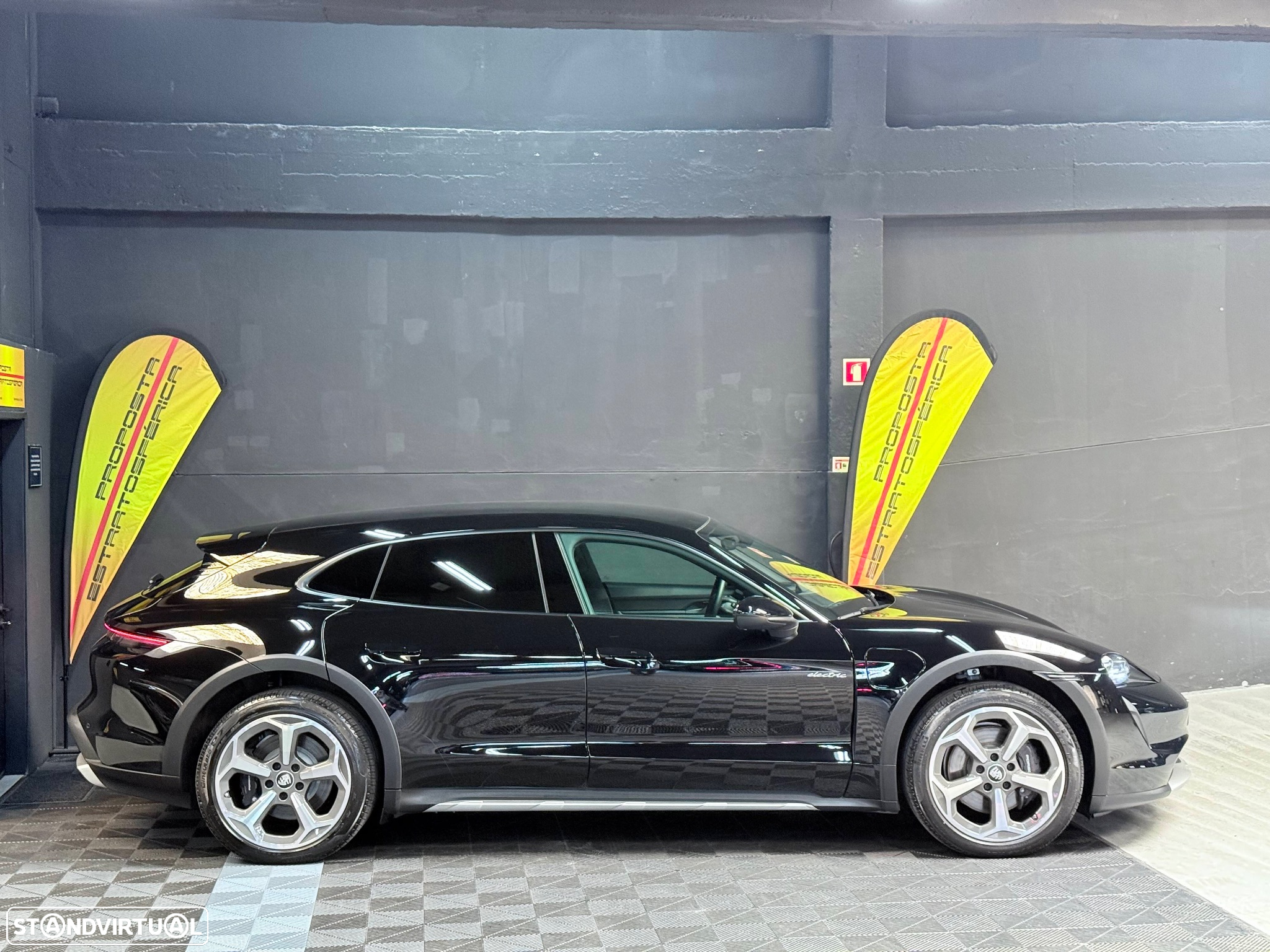 Porsche Taycan Cross Turismo 4 - 6