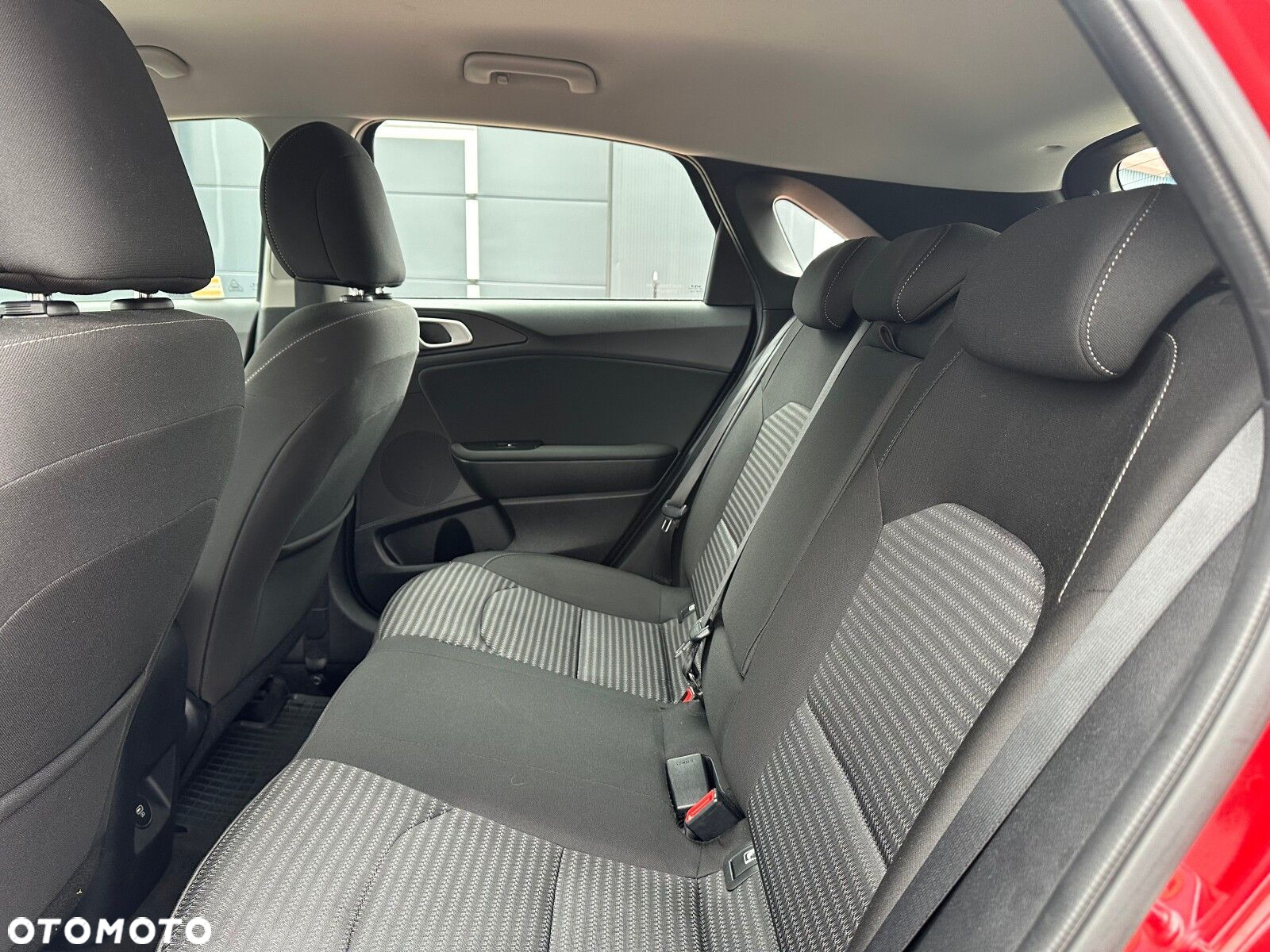 Kia Ceed - 33