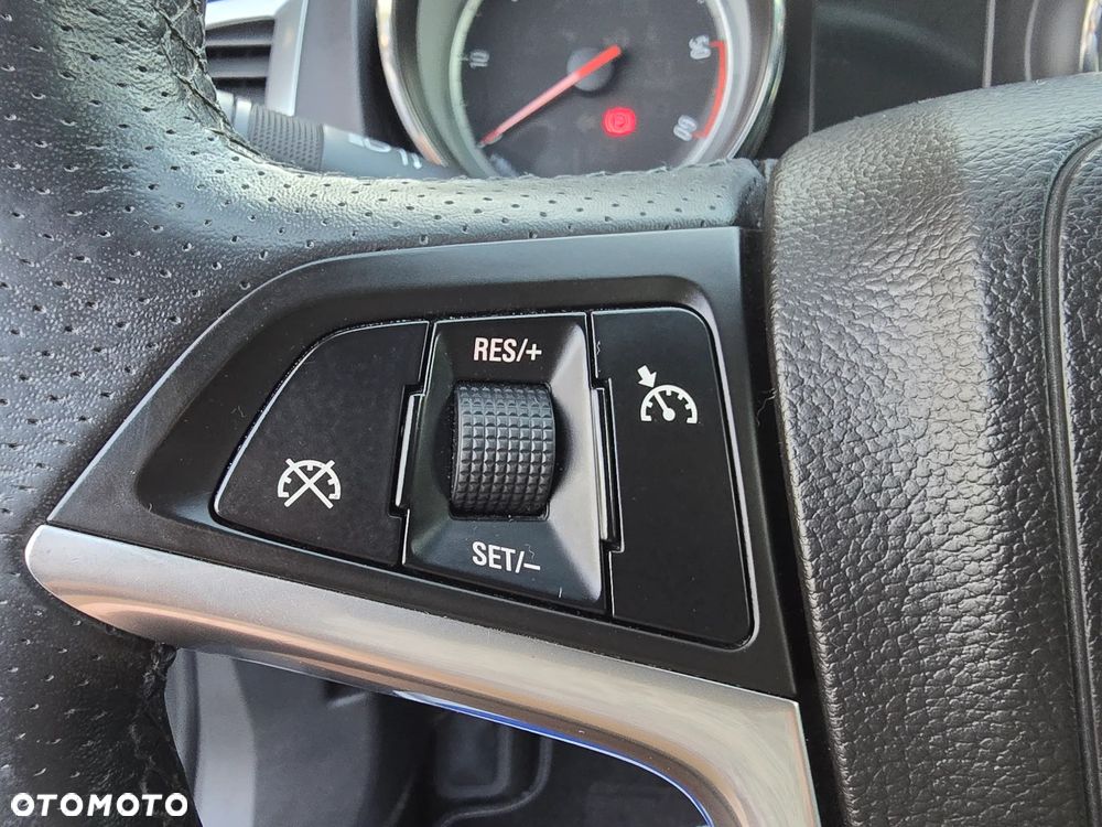 Opel Astra 2.0 CDTI Cosmo - 33