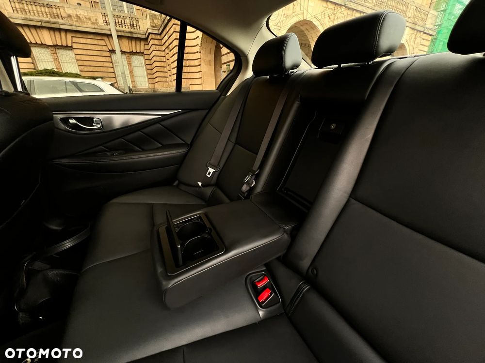 Infiniti Q50 2.0t Premium Executive - 14