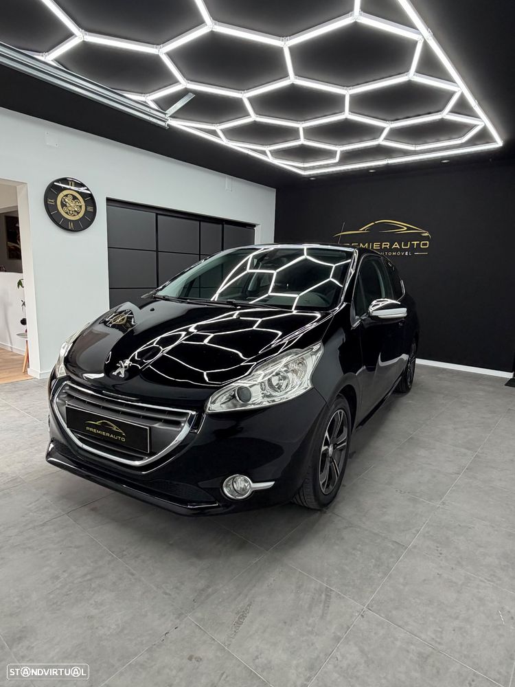 Peugeot 208 1.2 VTi Allure - 1