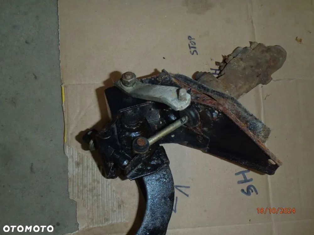 pedał pedały mocowanie korpus tulejka dżwignia sprzęgła fiat 126p igły - 4